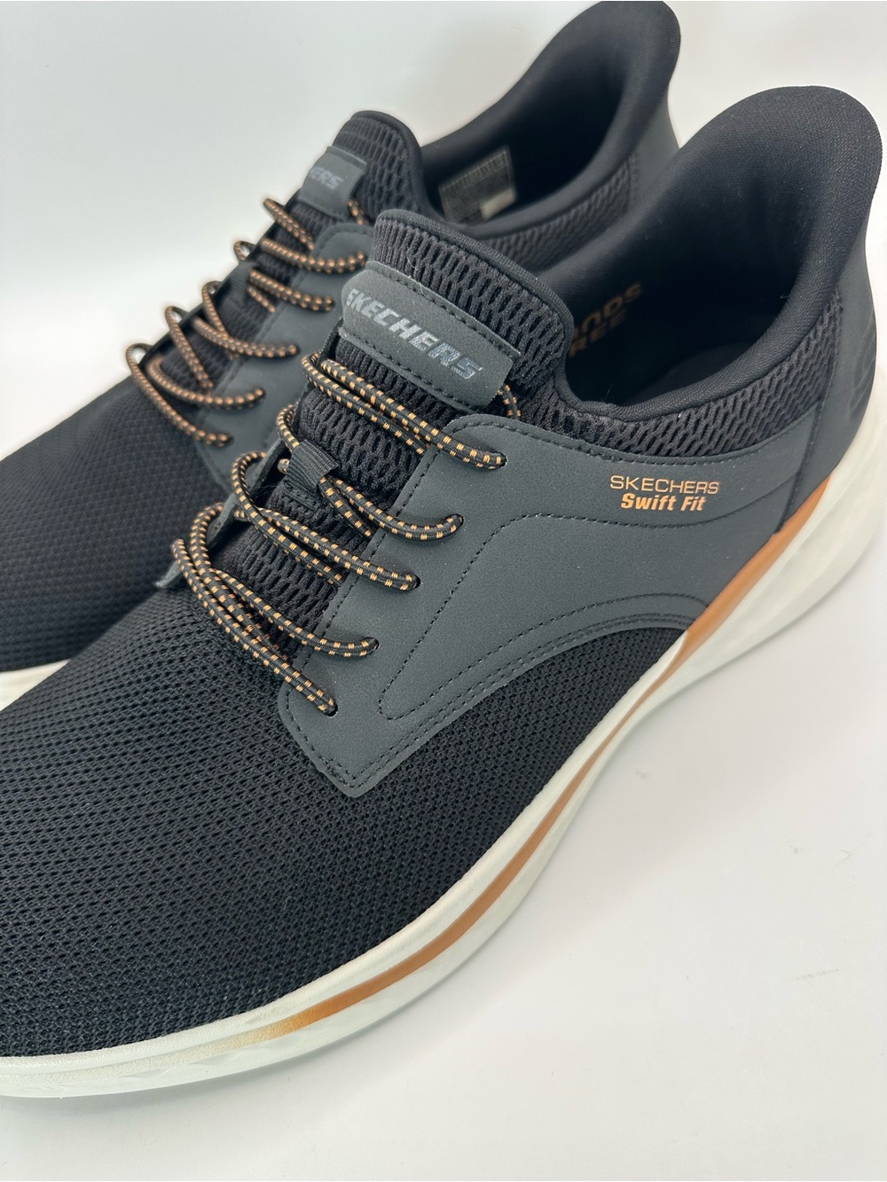 Skechers Swift Fit Black and Tan Men's Athletic Sneakers size 13